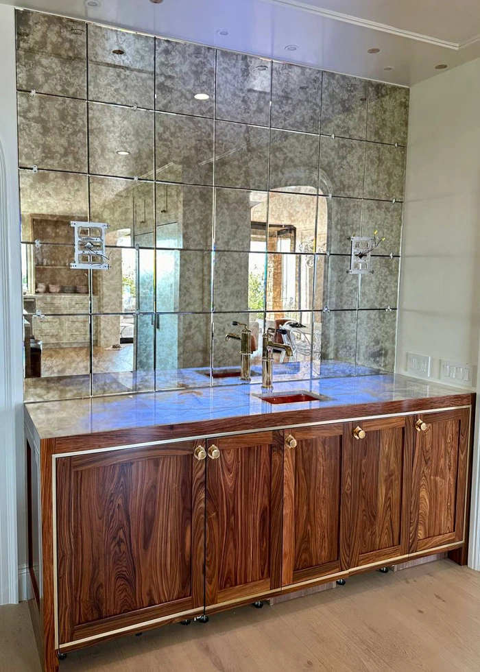 Vintage Charm in Orange County How Antique Mirrors Add Elegance to Your Decor PHOTO 4